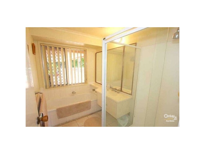 3 Stewart Parade, Ashmore QLD 4214