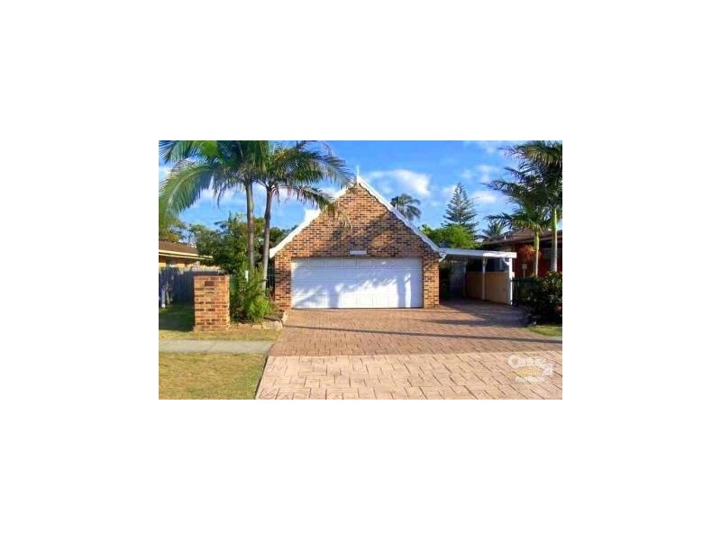 2/30 Sunbrite Avenue, Mermaid Beach QLD 4218