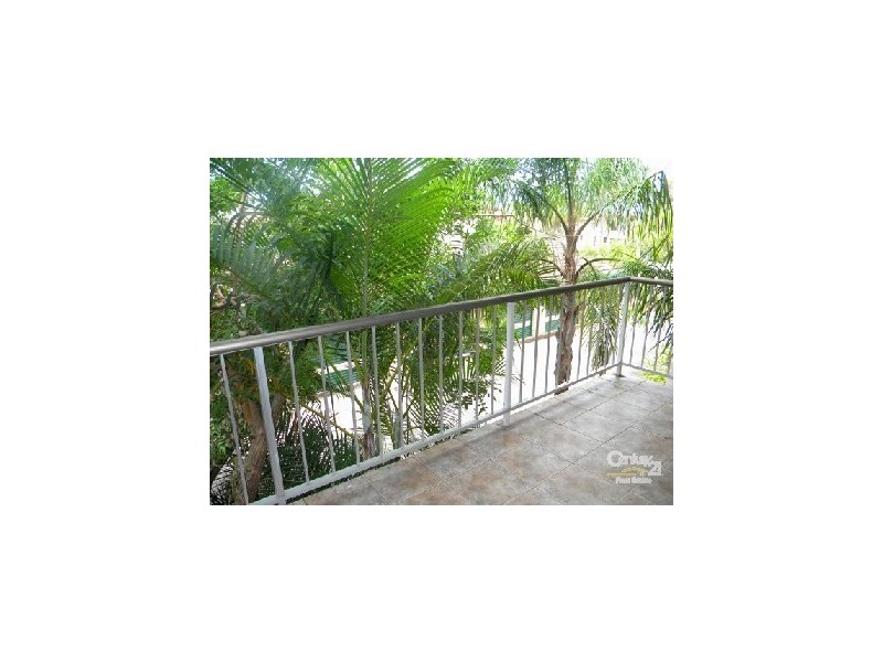 11 Duet Drive, Mermaid Waters QLD 4218