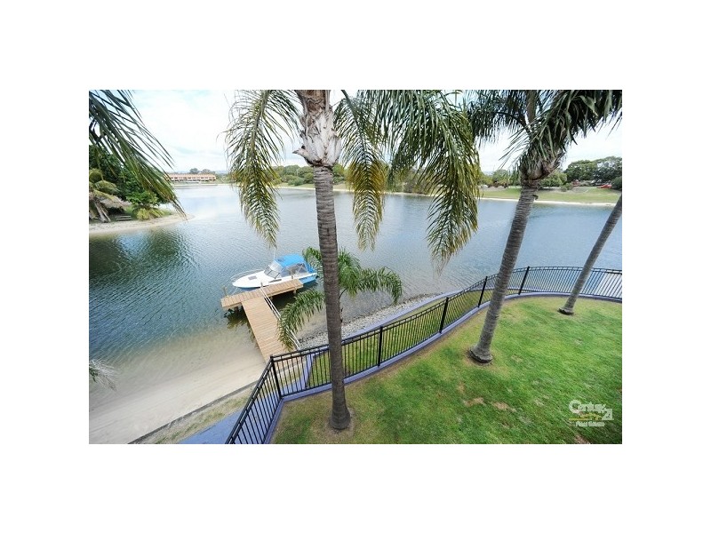 30 Bight Court, Mermaid Waters QLD 4218