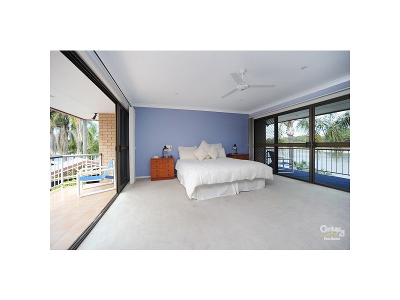 30 Bight Court, Mermaid Waters QLD 4218