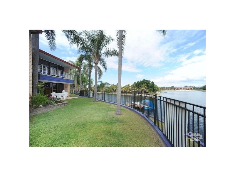 30 Bight Court, Mermaid Waters QLD 4218