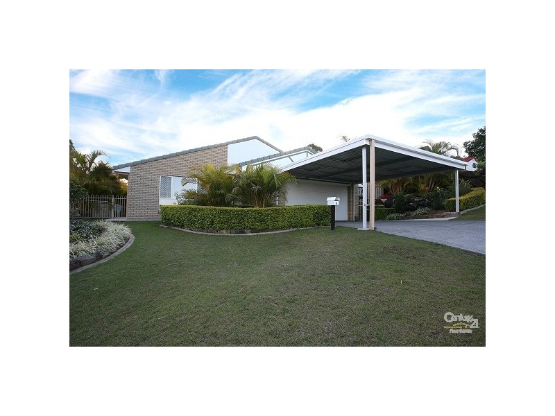 8 Meadowvale Street, Pacific Pines QLD 4211