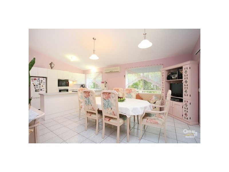 8 Meadowvale Street, Pacific Pines QLD 4211