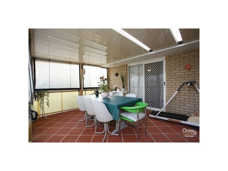 8 Meadowvale Street, Pacific Pines QLD 4211