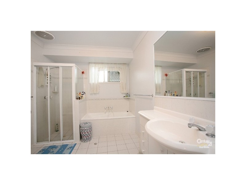 8 Meadowvale Street, Pacific Pines QLD 4211