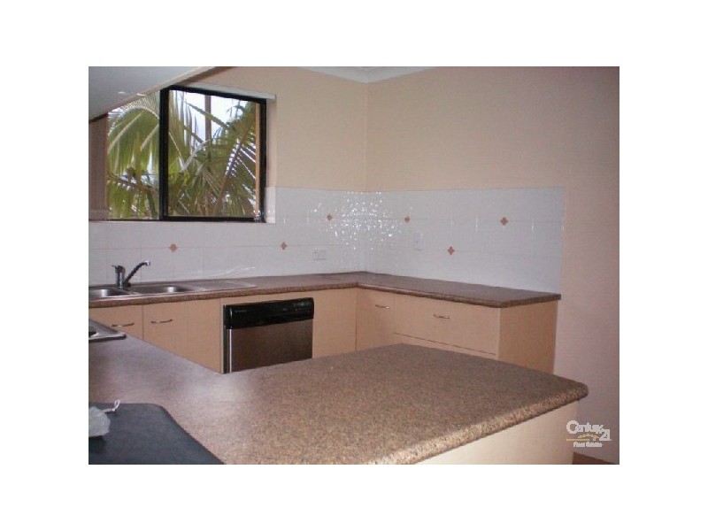 1/4 Oceanic Drive, Mermaid Waters QLD 4218