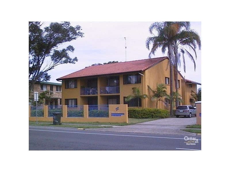 1/4 Oceanic Drive, Mermaid Waters QLD 4218