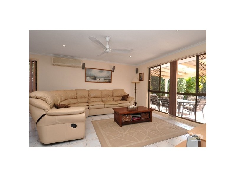 10 Southerly Street, Mermaid Waters QLD 4218