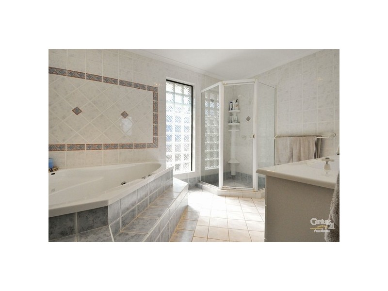 10 Southerly Street, Mermaid Waters QLD 4218