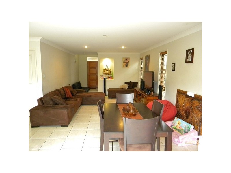 3/2 North Shore Avenue, Varsity Lakes QLD 4227