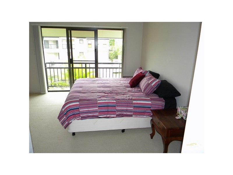 3/2 North Shore Avenue, Varsity Lakes QLD 4227