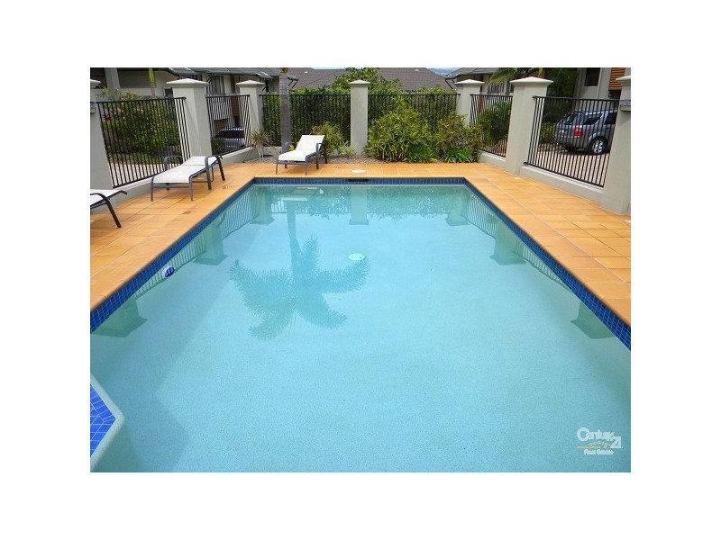 3/2 North Shore Avenue, Varsity Lakes QLD 4227