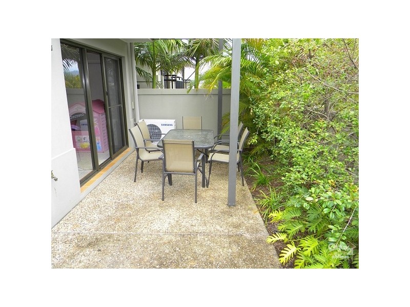 3/2 North Shore Avenue, Varsity Lakes QLD 4227