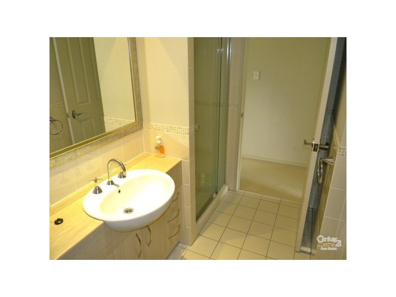 3/2 North Shore Avenue, Varsity Lakes QLD 4227