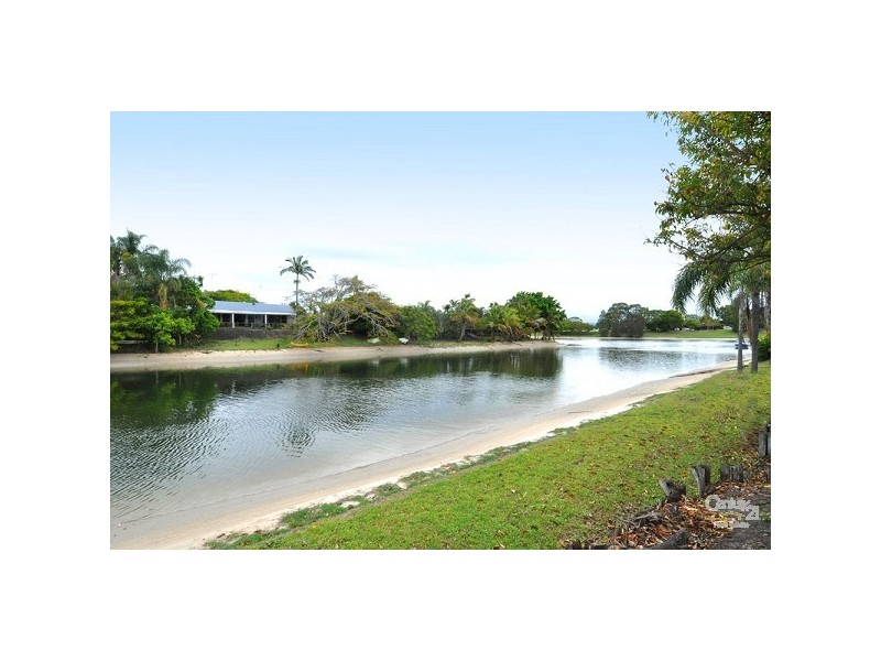 22 Bight Court, Mermaid Waters QLD 4218