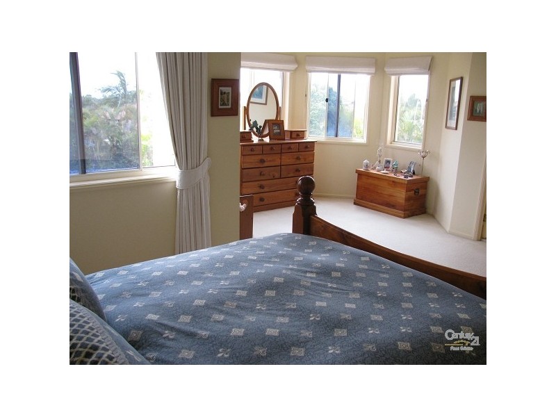 93 Dunlin Drive, Burleigh Waters QLD 4220