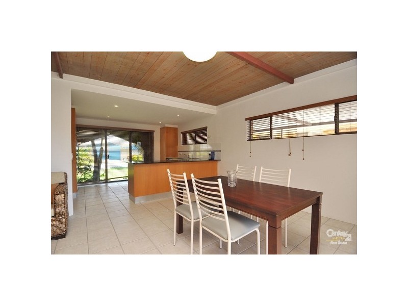 20 Cadence Avenue, Mermaid Waters QLD 4218