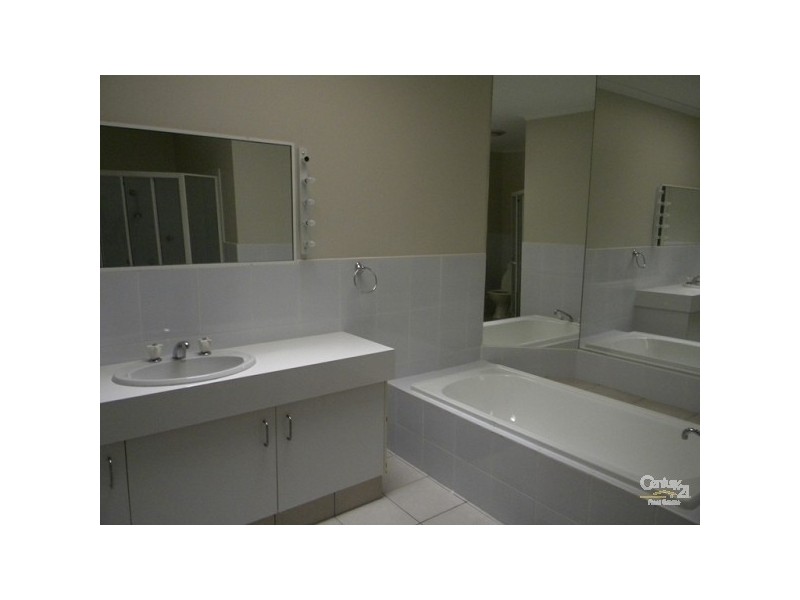 14 Cabana Boulevard, Benowa QLD 4217