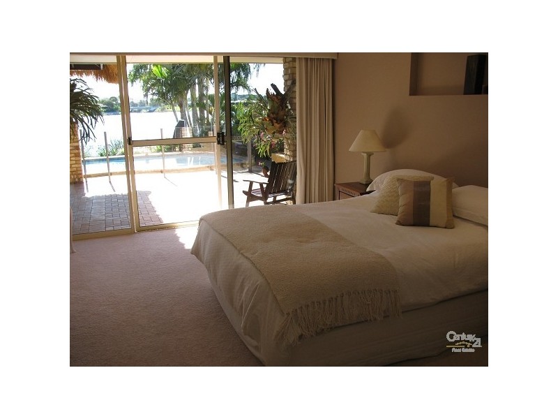 62 Dipper Drive, Burleigh Waters QLD 4220