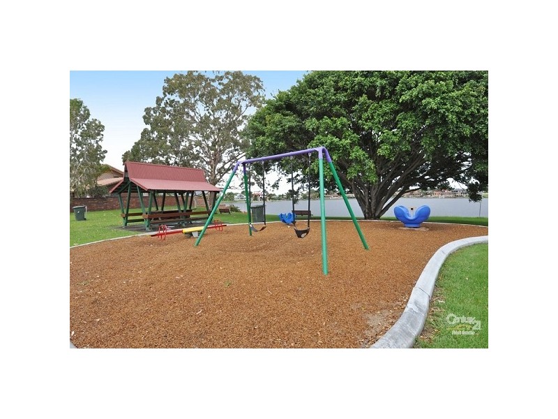 47 Oceanic Drive, Mermaid Waters QLD 4218