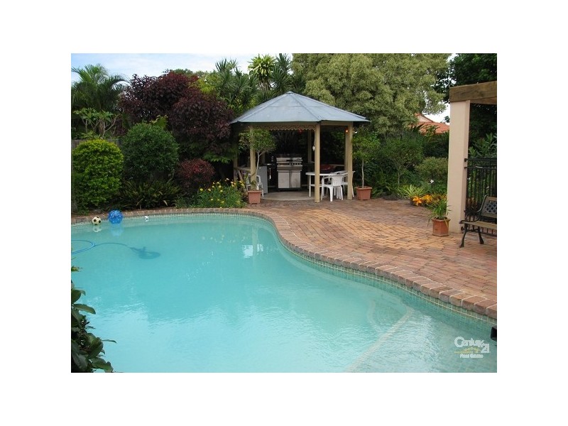 6 Brampton Court, Mermaid Waters QLD 4218