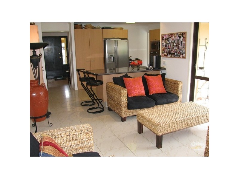 6 Brampton Court, Mermaid Waters QLD 4218