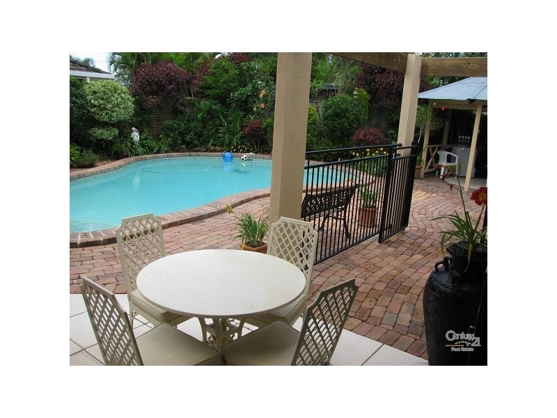 6 Brampton Court, Mermaid Waters QLD 4218