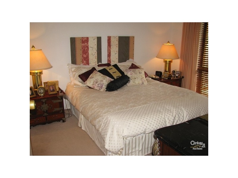 6 Brampton Court, Mermaid Waters QLD 4218