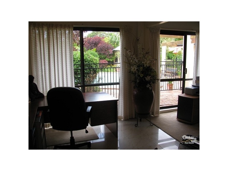 6 Brampton Court, Mermaid Waters QLD 4218