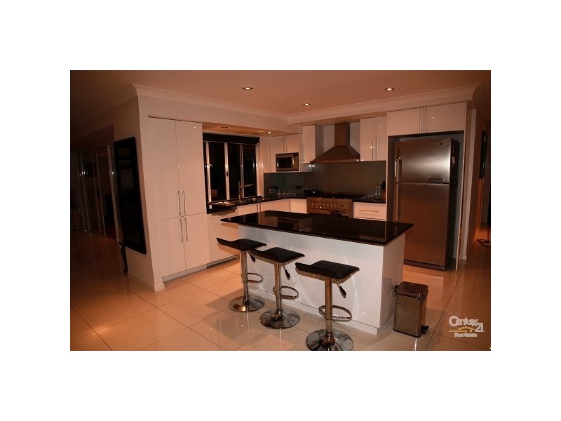 3 Silvabank Drive, Varsity Lakes QLD 4227