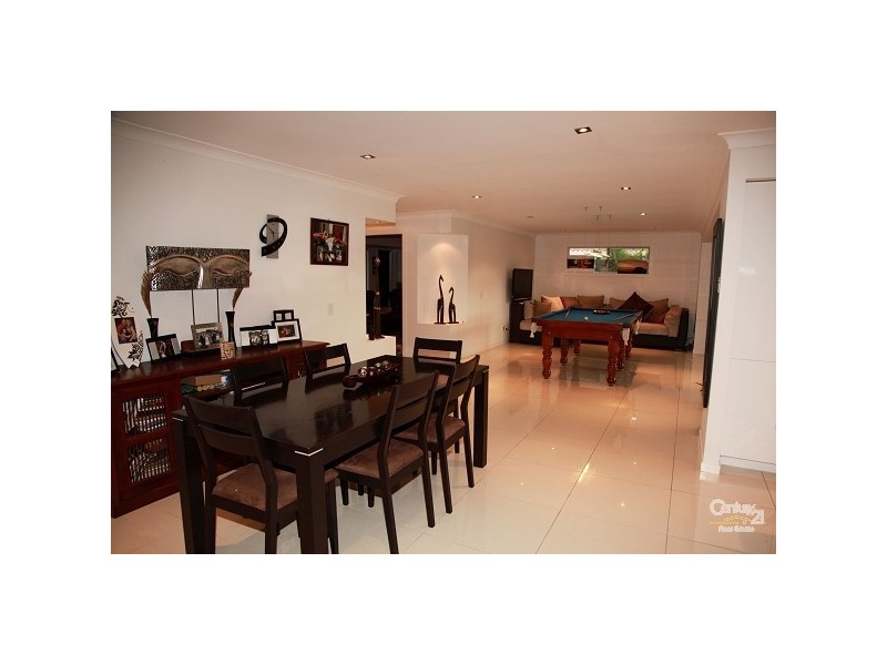 3 Silvabank Drive, Varsity Lakes QLD 4227