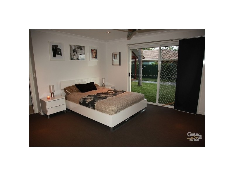 3 Silvabank Drive, Varsity Lakes QLD 4227