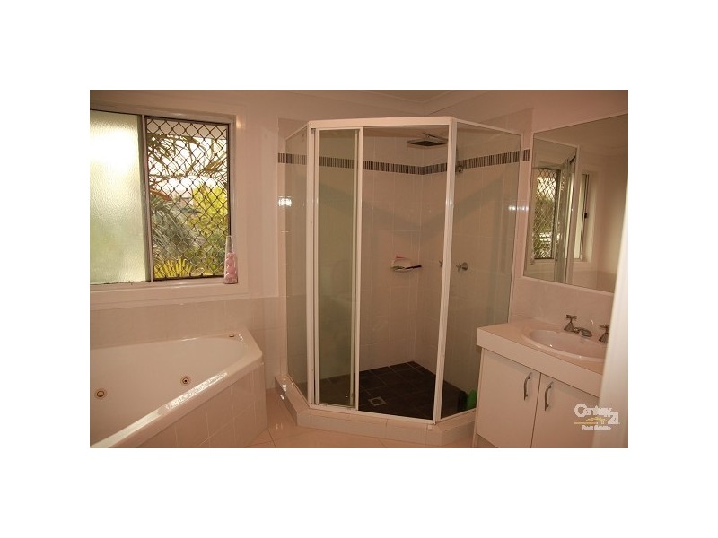 3 Silvabank Drive, Varsity Lakes QLD 4227