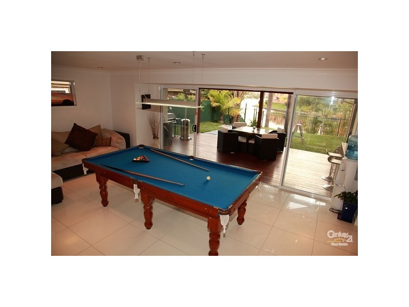 3 Silvabank Drive, Varsity Lakes QLD 4227