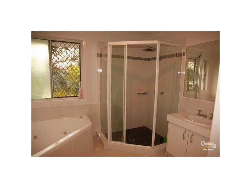 3 Silvabank Drive, Varsity Lakes QLD 4227