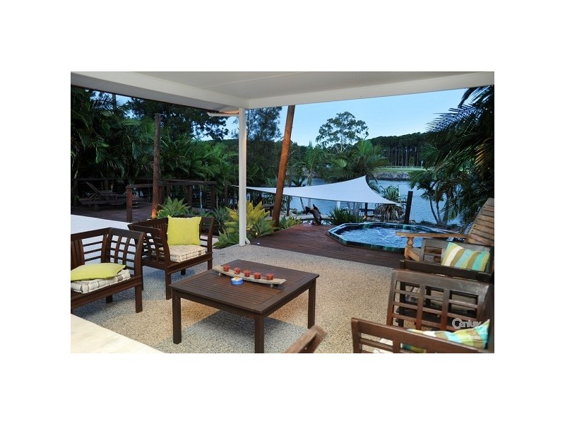 24 Lancelin Drive, Mermaid Waters QLD 4218