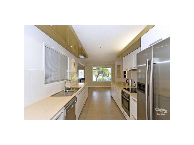 5 Chianti Avenue, Mermaid Waters QLD 4218