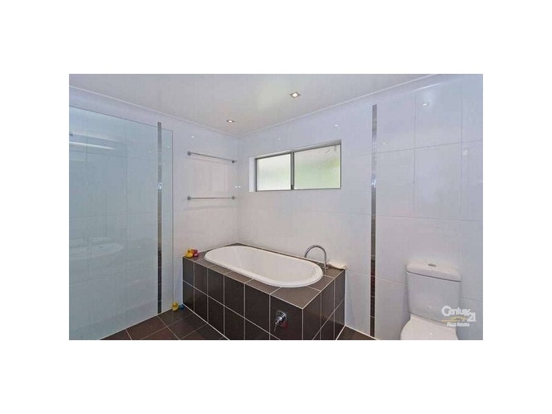 5 Chianti Avenue, Mermaid Waters QLD 4218
