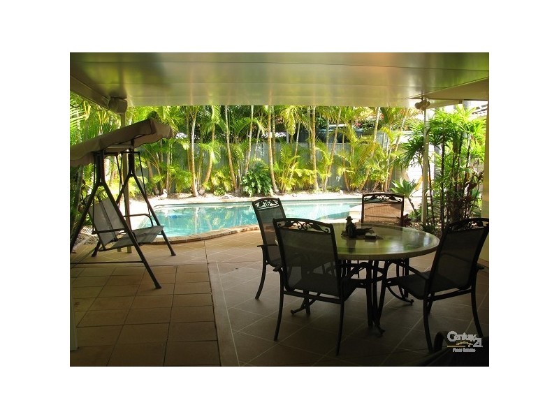 34 Islander Court, Burleigh Waters QLD 4220