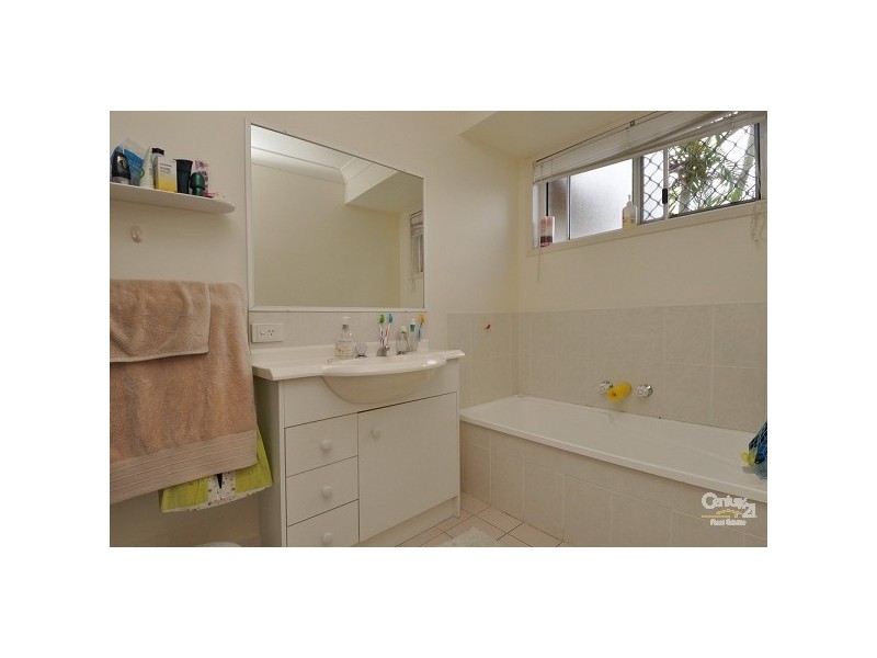 1/3 Woburn Place, Burleigh Waters QLD 4220