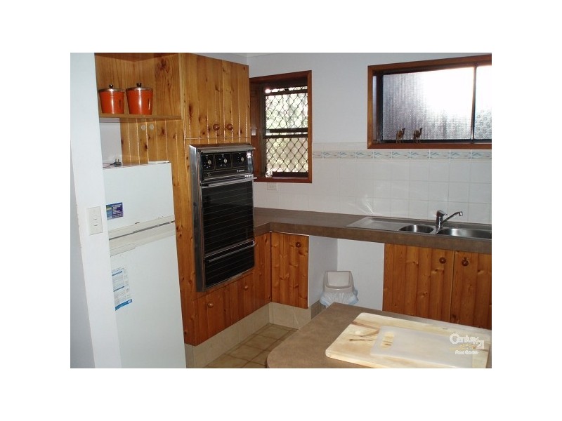 2/17 Surf Parade, Broadbeach QLD 4218