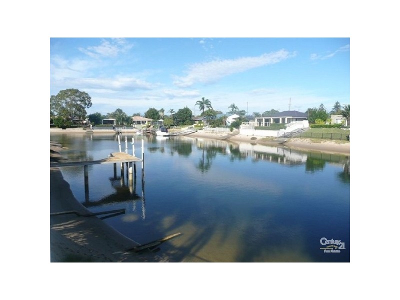 33 Beverley Crescent, Broadbeach Waters QLD 4218