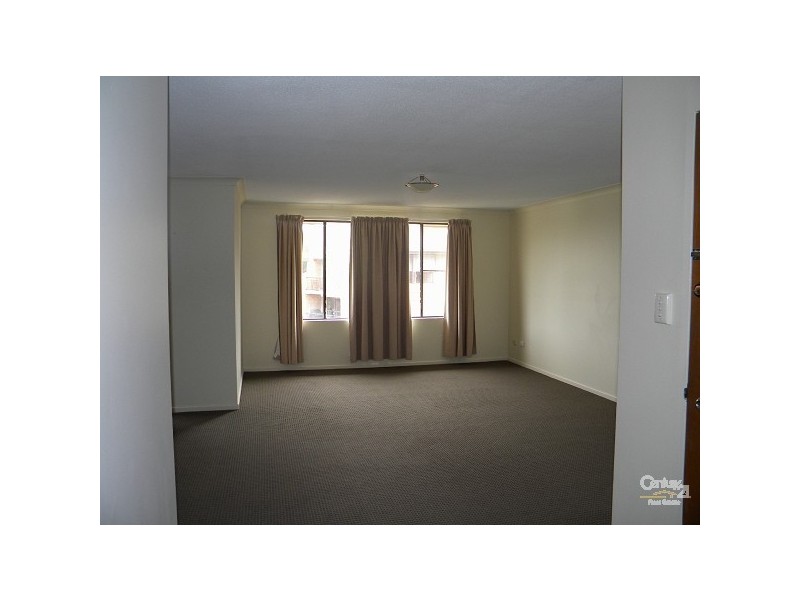 28-17 Duet Drive, Mermaid Waters QLD 4218