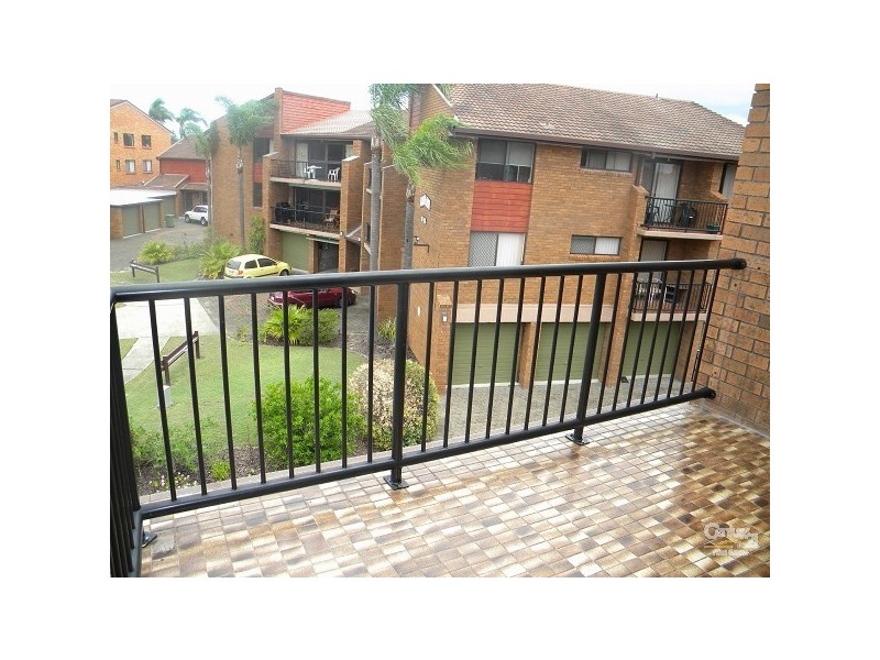 28-17 Duet Drive, Mermaid Waters QLD 4218