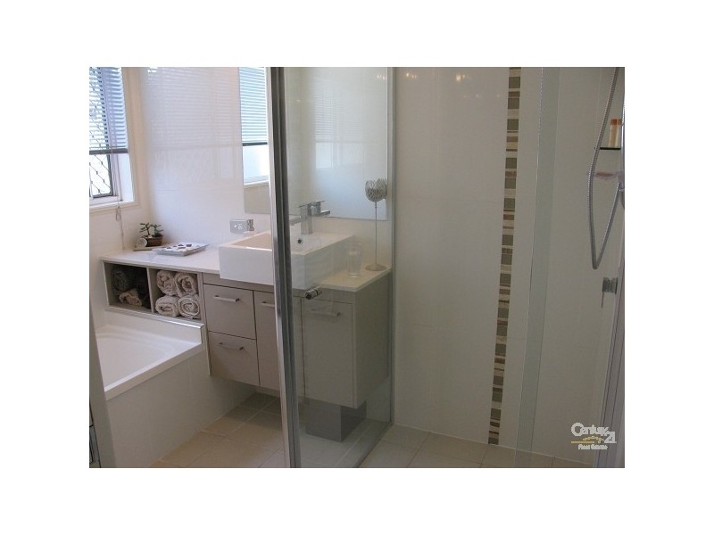 96 Cassowary Drive, Burleigh Waters QLD 4220