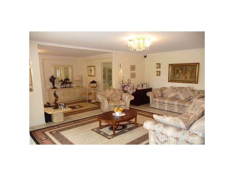 83 Vatakoula Parade, Mermaid Waters QLD 4218