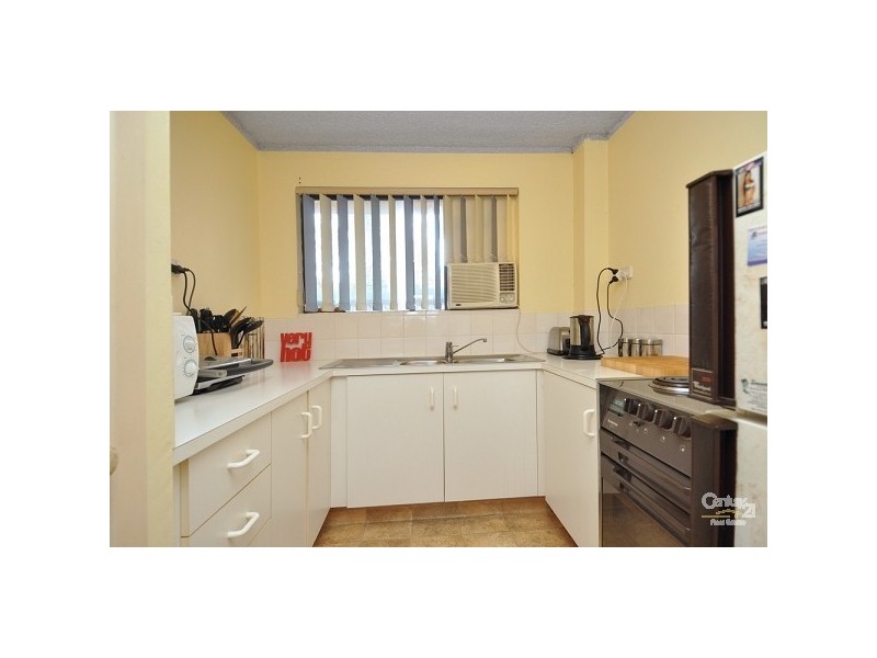 2/14 Oceanic Drive, Mermaid Waters QLD 4218