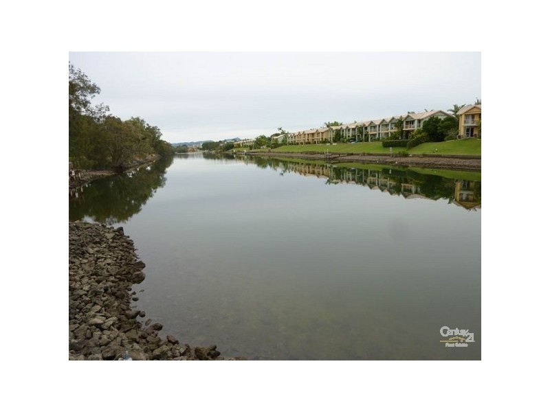 2/14 Oceanic Drive, Mermaid Waters QLD 4218