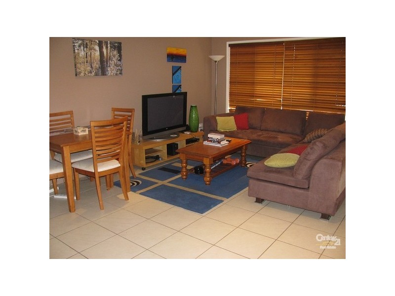 1/68 Dawn Parade, Miami QLD 4220